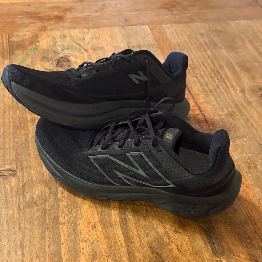 New Balance Men's Black Athletic Running Shoes